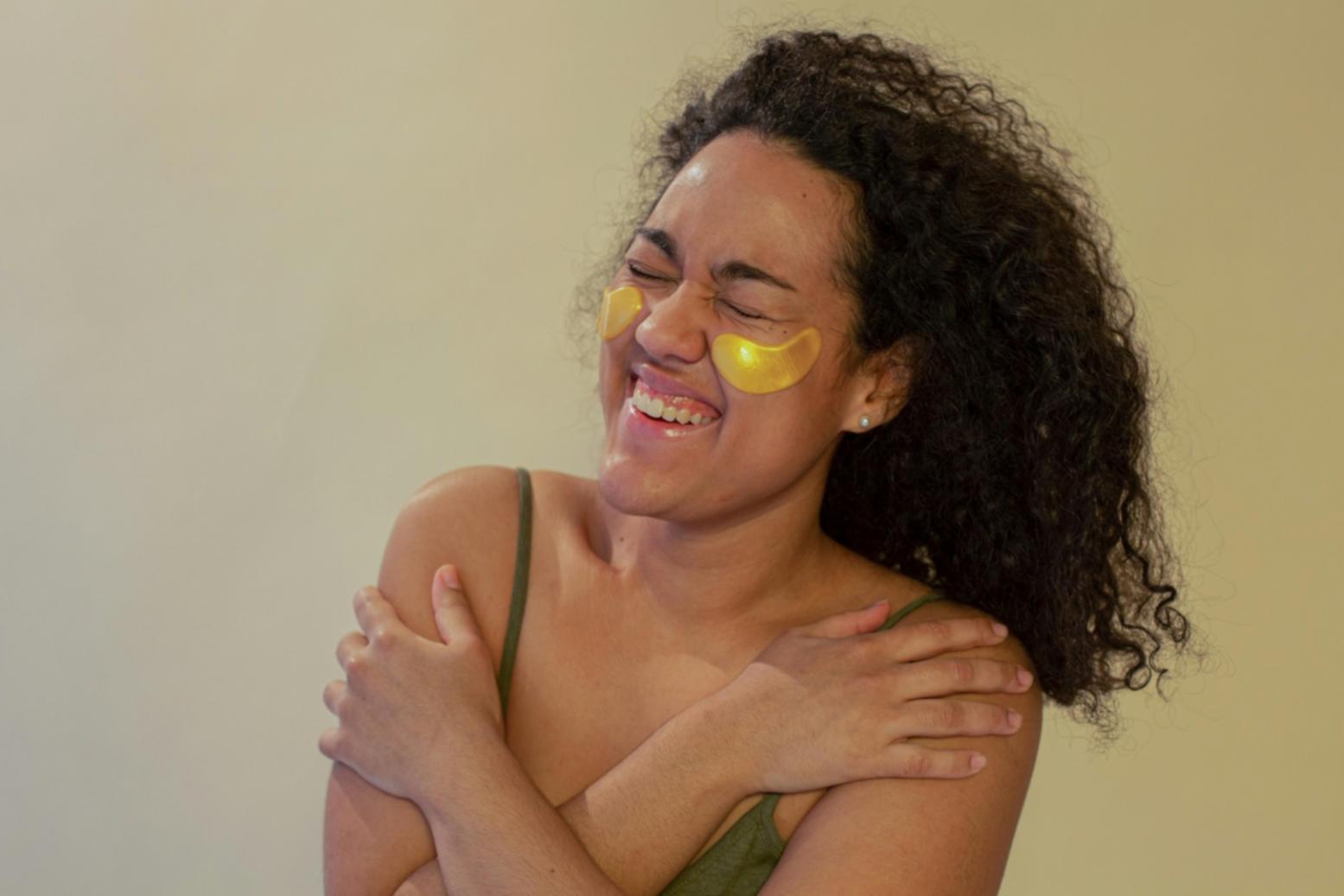 Praktische Anwendung von Make-up-Techniken in einer Workshop-Umgebung